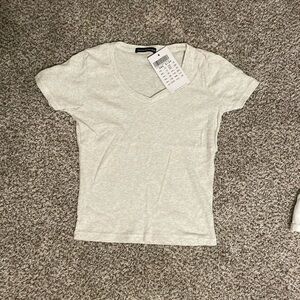 Brandy Melville NWT soft T-shirt. Heather grey/oatmeal.